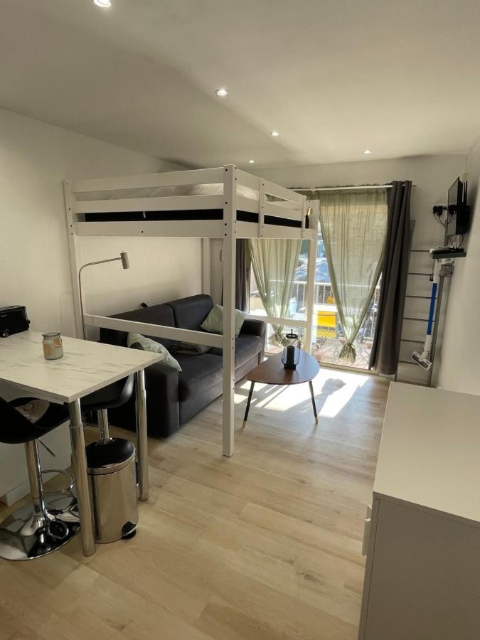 Studio Climatise Piscine Et Proche Plage Sanary-sur-Mer Exterior photo